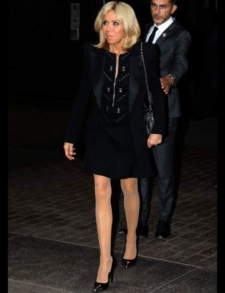 brigitte macron petite tailleur.